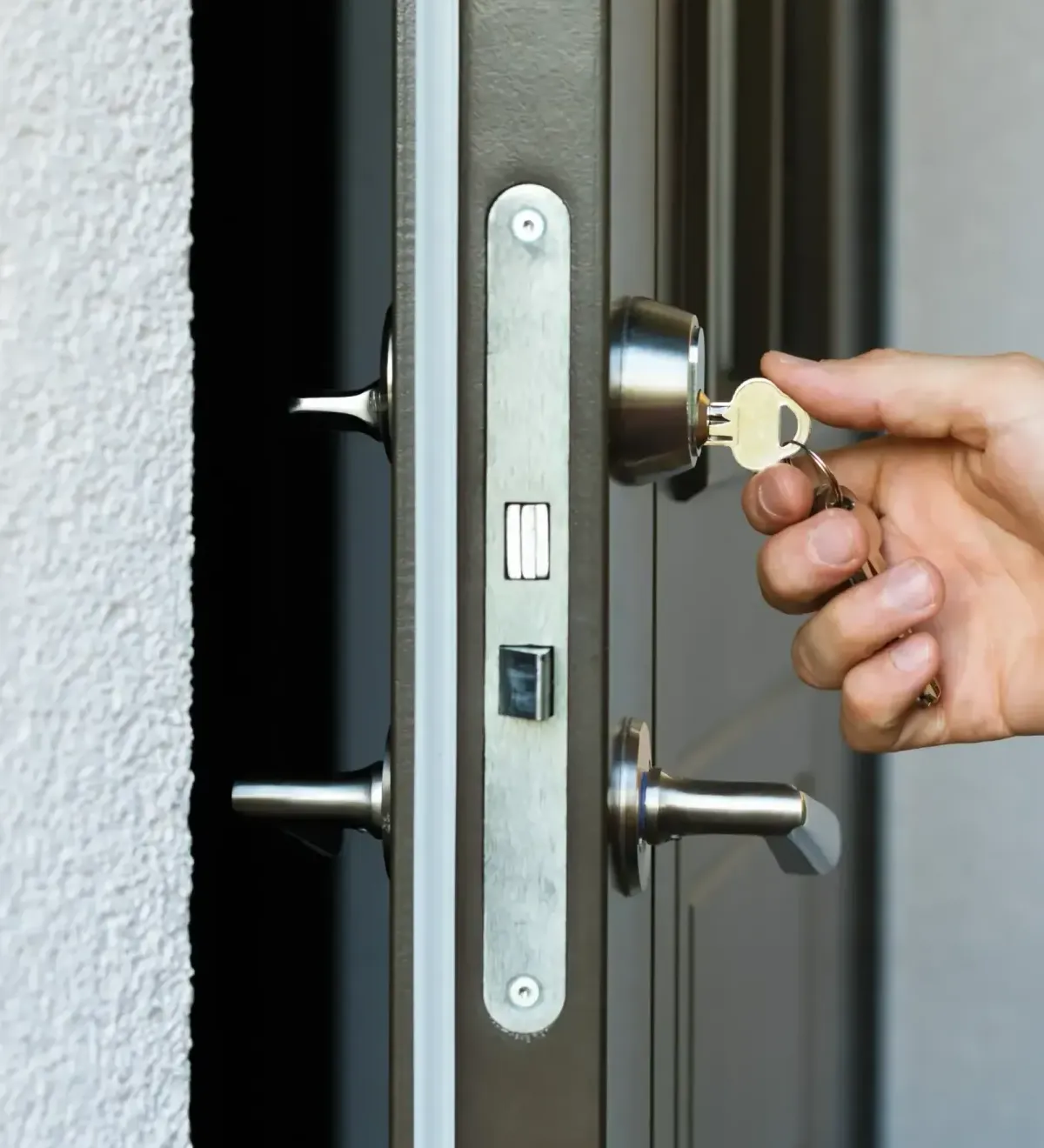 Schlüsseldienst in Bad Kreuznach, Türöffnung an einer Wohnungstür
